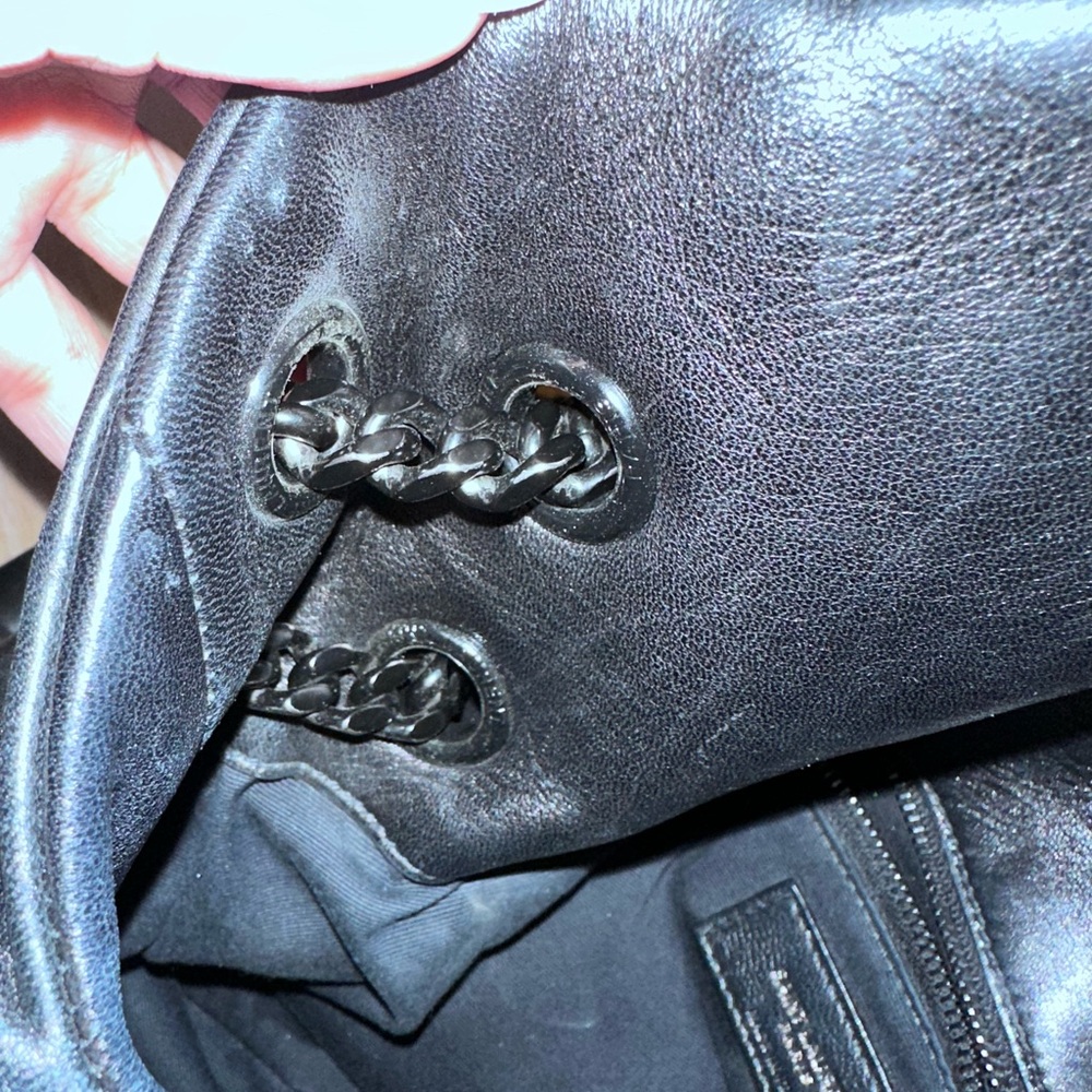Saint Laurent Black Shoulder Bag with Sleek Design - Picture 8 of 14
